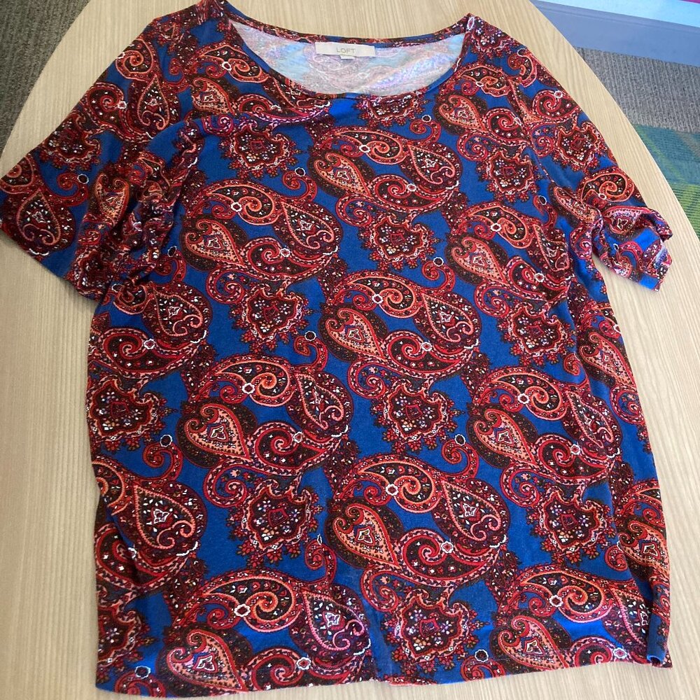 Ann Taylor LOFT Red and Blue Paisley Print Blouse XL Xtra Large Short Sleeve
